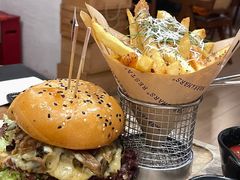-Mark&Mars Restaurant