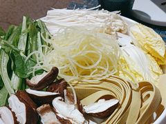 -鸡遇虾煲干锅火锅(小寨金莎店)