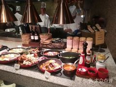 -松山湖凯悦酒店·Café自助餐厅·周末火舞秀表演
