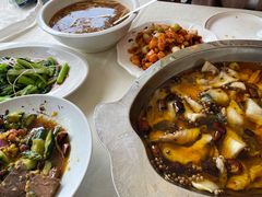 -鑫巴蜀小镇 · 水煮鱼专研店(玉桥店)