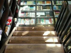 -钟书阁(松江泰晤士小镇店)