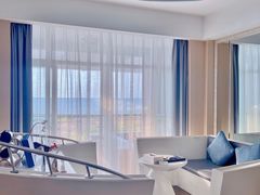 -皇马海口湾海景酒店(万绿园秀英港店)