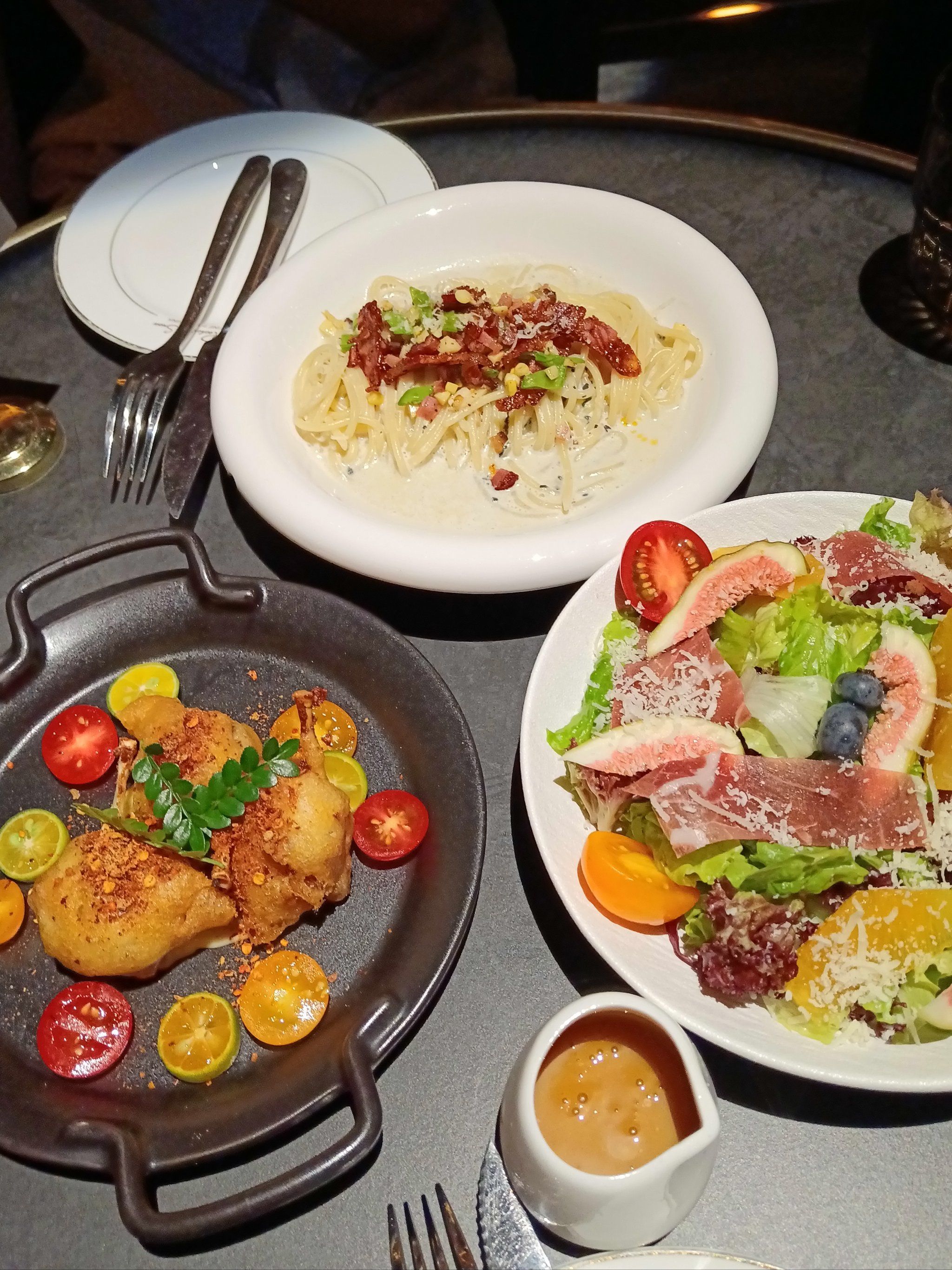 在那家西餐馆享受了一次美妙的晚餐体验,值得一