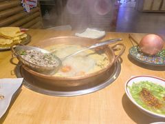 -洱火云南酸菜牛肉火锅(石景山当代商城店)