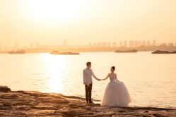 -雪中彩影婚纱摄影·微光艺术中心