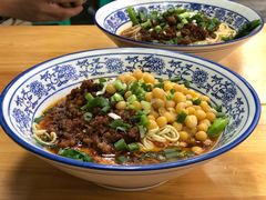 -渝之汇牛肉豌杂面