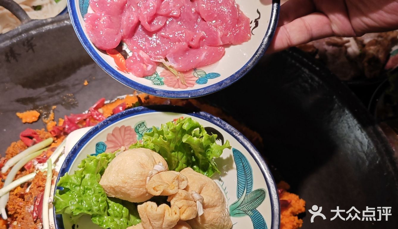 朋友跟我说有家火锅店在重庆当地传承了三代人了