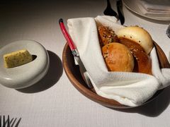 餐前面包配黄油-弗兰克牛排西餐厅Ribone steak house(柠檬花园店)