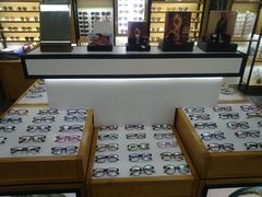 -LOGO眼镜·蔡司品牌折扣店(龙华清湖店)
