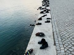 -多瑙河畔鞋履雕塑