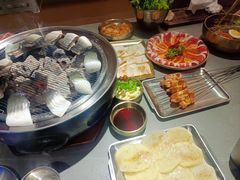 -围炉肉舍•炭烤活鳗•丹东海鲜烤肉(步行街店)