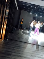 -5KM舞蹈街舞工作室