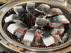 -围炉肉舍•炭烤活鳗•丹东海鲜烤肉(步行街店)