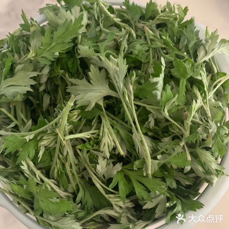 艾滋粑是传统的小吃，尤其广东客家人最喜欢做来吃！