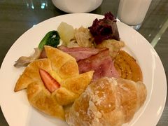 -上海滴水湖皇冠假日酒店