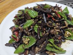 -牧民人家羊粪火自煮手把肉餐馆