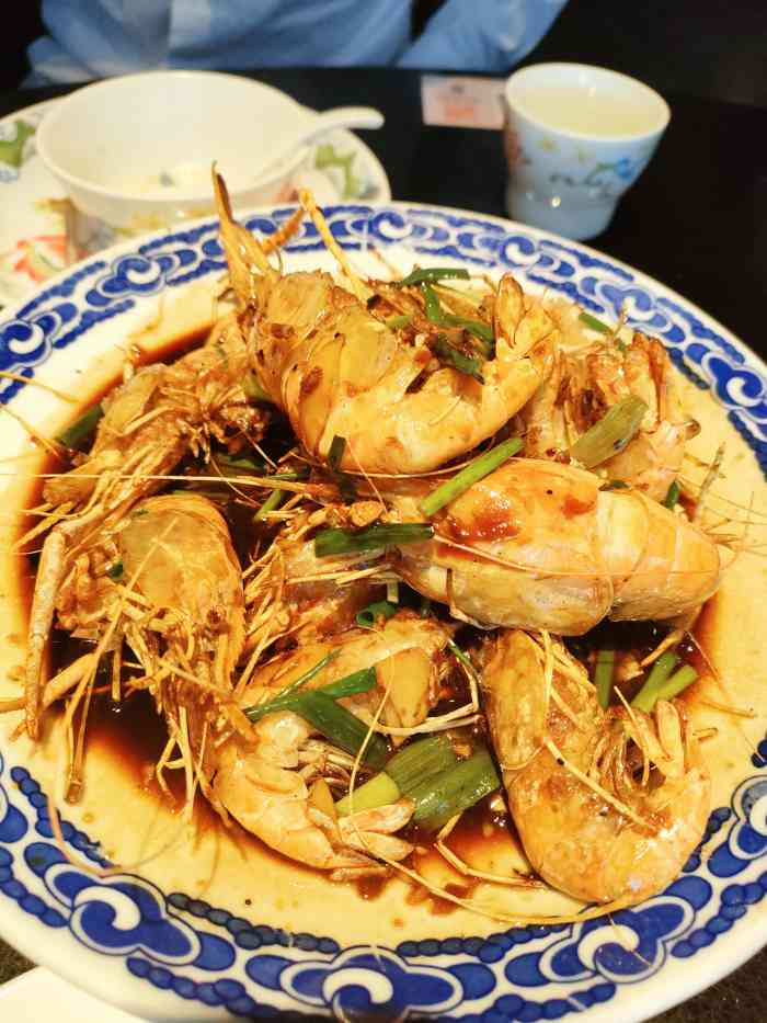 老头儿油爆虾(新天地店)-"[薄荷]环境:新天地的人气一直不太旺,.