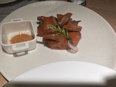 玻璃脆皮乳鸽-莲·中餐厅(成都首座万豪酒店)