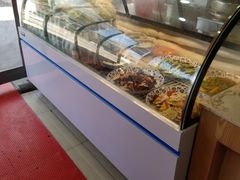 面包甜点陈列柜-邢老三肉丸胡辣汤腊牛肉夹馍(朗福大厦店)