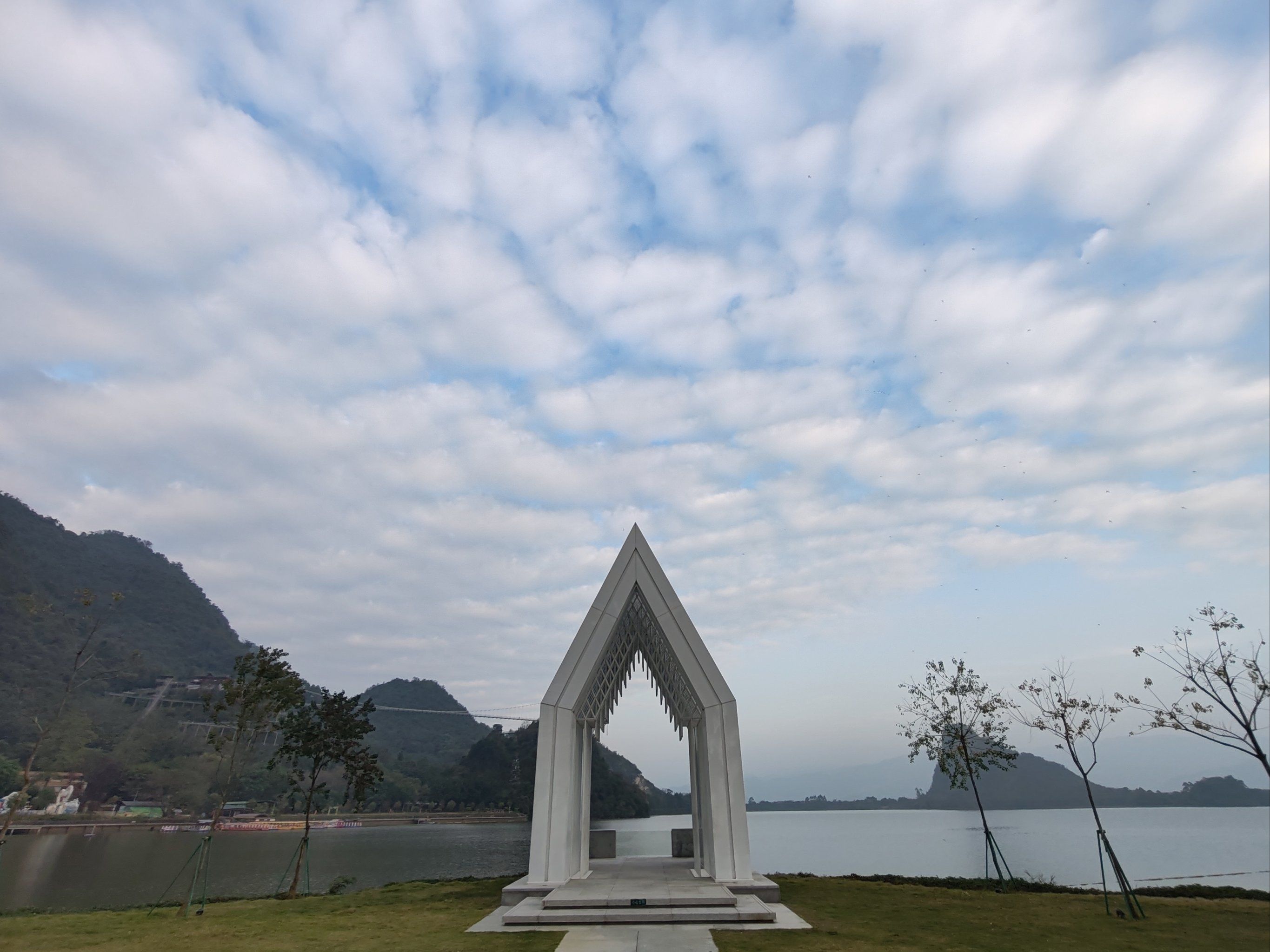 广东省英德宝晶宫天鹅湖温泉酒店