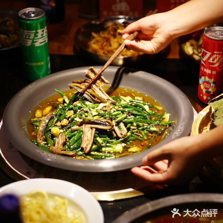 这家江湖菜馆子太火爆了🔥