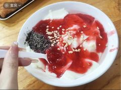草莓酱甜豆腐花-和众大油条(维明路店)