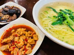 辣肉浇头-东泰祥生煎馆(陕西南路店)