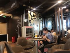 大堂-麦当劳(深圳北站高铁店)
