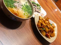 -亮亮面馆(经六路店)