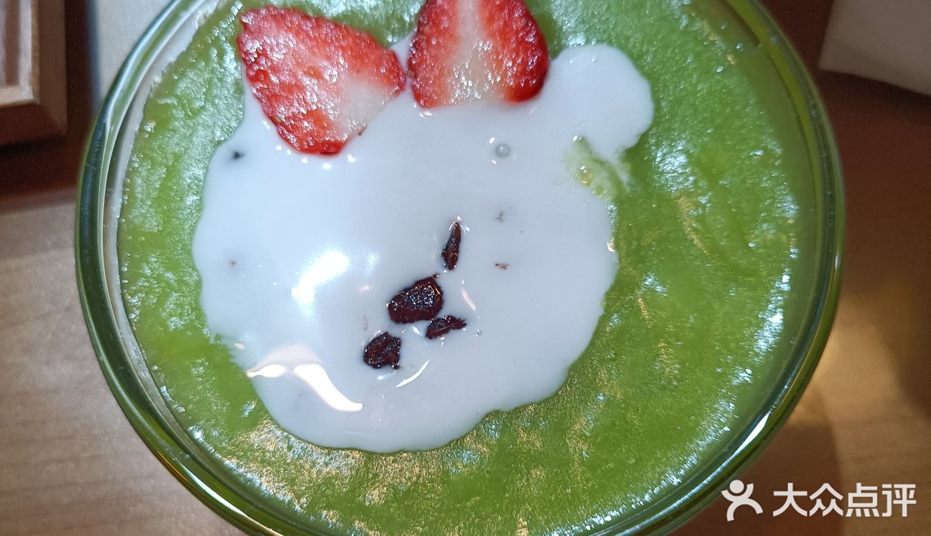 服务帮，店内环境优雅，味道不错的一家蟹黄拌面店