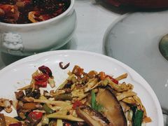 -江城小馆陕南妈妈菜·全球旅行餐厅(钟楼店)