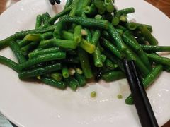 凉拌豇豆-清真吴记门钉肉饼·喜多利