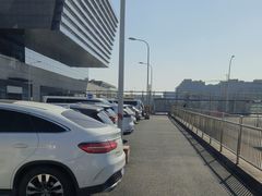 -虹桥火车站-停车场