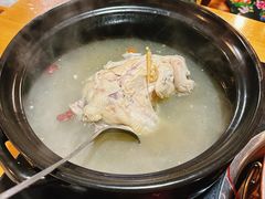 -果松木炭酸菜铜火锅·外婆参鸡汤