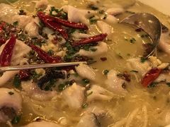 招牌酸菜鱼（必点）-爱啤精酿·民谣酒馆(滨江店)