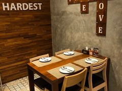 -Chom Cafe and Restaurant