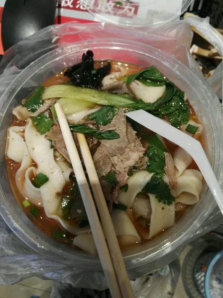 兰州拉面-"店面很小 不过人挺多的 打包回来吃的 环."-大众点评移动版