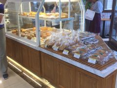面包甜点陈列柜-老大昌(淮海中路店)