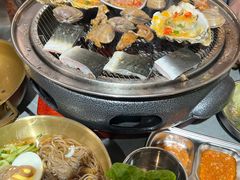 -围炉肉舍•炭烤活鳗•丹东海鲜烤肉(步行街店)