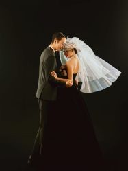 -至臻微拉婚纱摄影