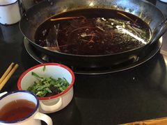 -赞花婆鲜兔辣卤火锅