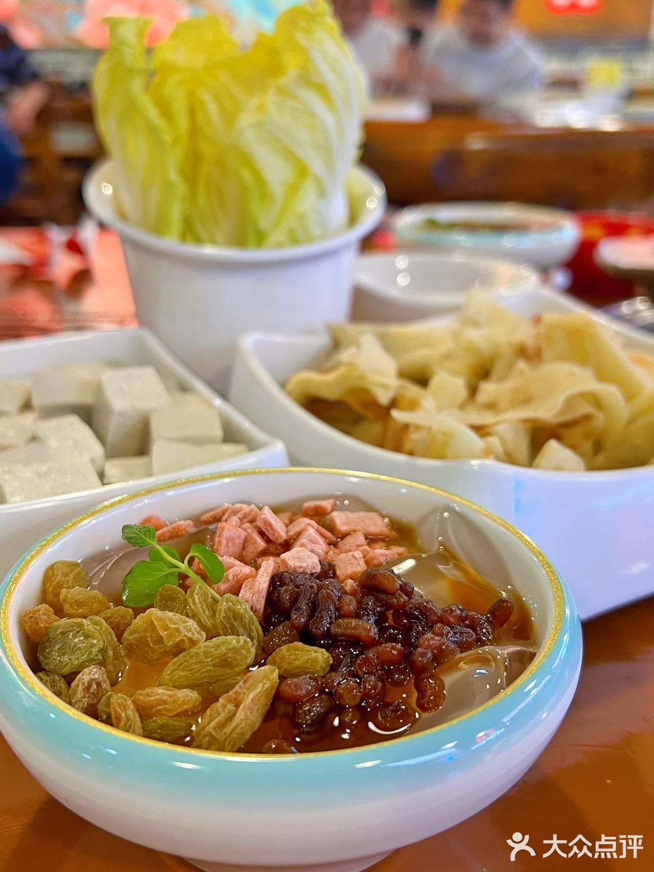 近期想推荐的卖肉店，炭火牛腩煲真的好吃![强]