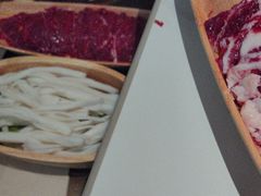 -左庭右院鲜牛肉火锅(金山万达店)