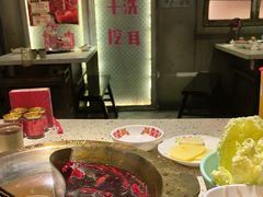-红九格老火锅(三峡广场店)