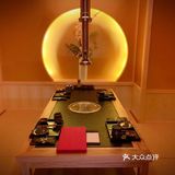 牛眼肉和五花肉肥瘦相间，经服务员的烤炙，香气扑鼻