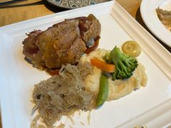 德式古法烤猪肘-LENBACH兰巴赫西餐啤酒坊(大连东港店)