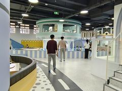 -蓝鲸奇亲子游泳俱乐部