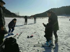 -十三陵雪世界滑雪场