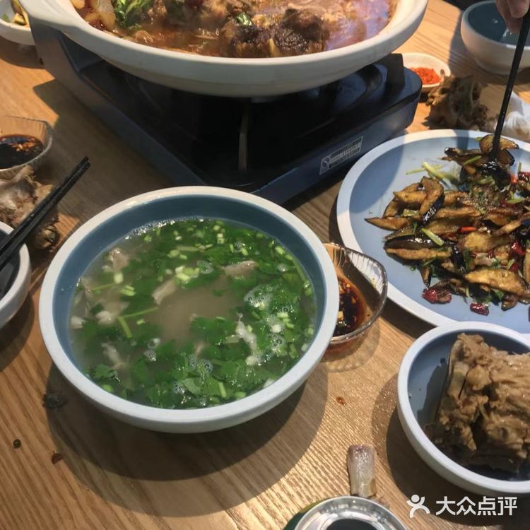 干净整洁给人的感觉比较温馨舒适 比较好 「卤羊蹄」软