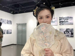 -一揽芳华汉服旗袍体验馆(拙政园店)